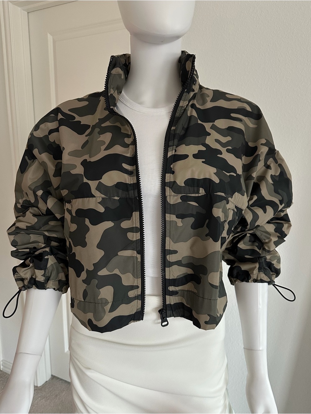 NWOT ZARA Bomber Camo Cropped Hooded Jacket Size X-Small Oversized
